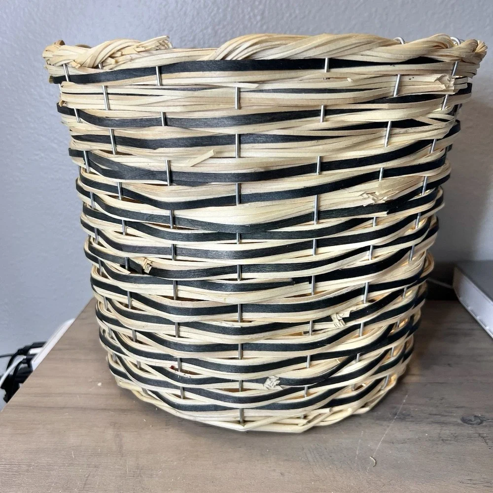 Vintage‎ Woven Wicker Basket 9.5